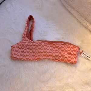 NWOT DIPPIN’ DAISY ONE SHOULDER BIKINI TOP